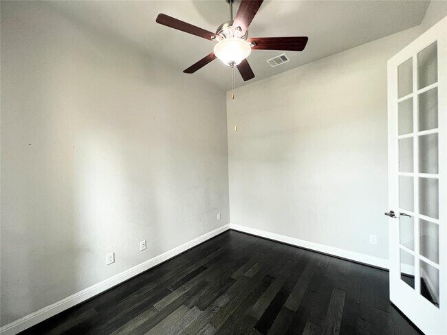 Building Photo - 2700 Hudson Ln