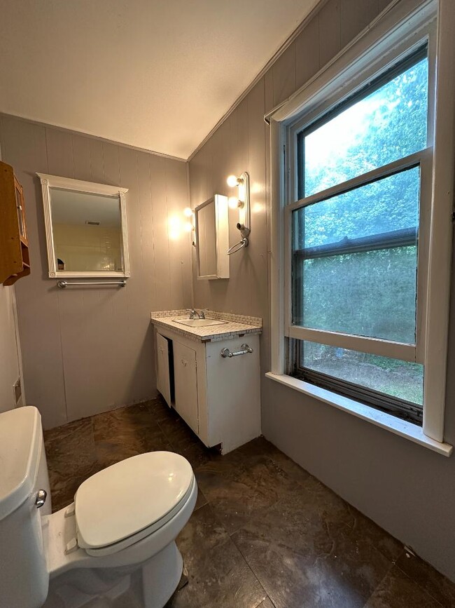 Building Photo - 213 Fletcher Ave