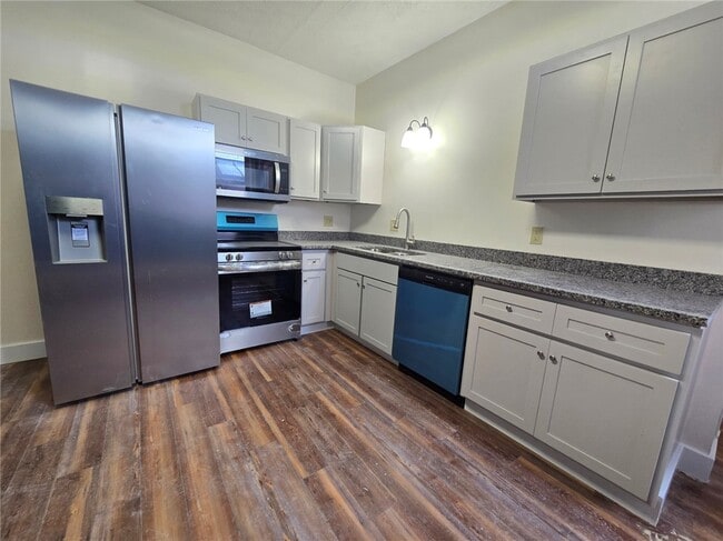 Building Photo - 27 E Main St