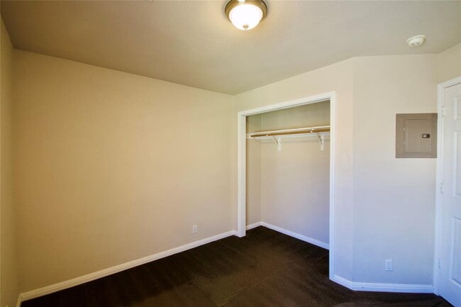 Building Photo - 600 Kawnee Dr