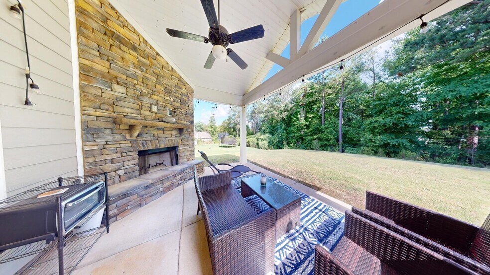 Building Photo - Very Well Maintained Home in East Richland...