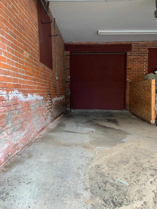 Building Photo - 1688 E Broad St