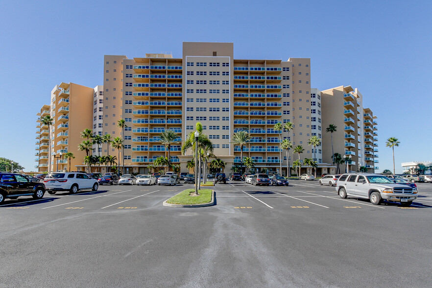 Building Photo - 860 Mandalay Ave