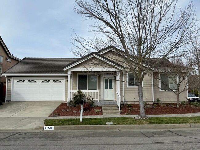 Primary Photo - Petaluma: Beautiful Corner Home With Open ...