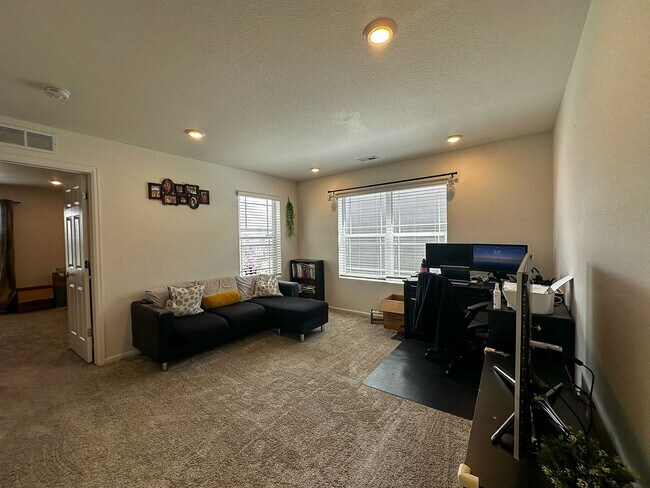 Building Photo - NEARLY NEW 3-bed Paired Home in Senderos Creek community!