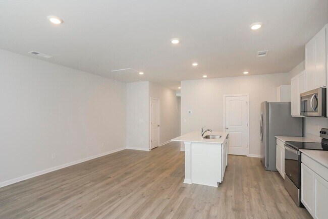Building Photo - 250 Hazel Ln
