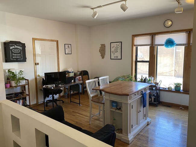 Building Photo - 632 W Patterson Ave