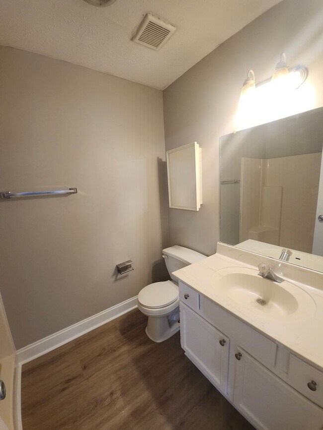 Building Photo - Affordable 2 Bedroom, 2.5 Bath in Prime St...