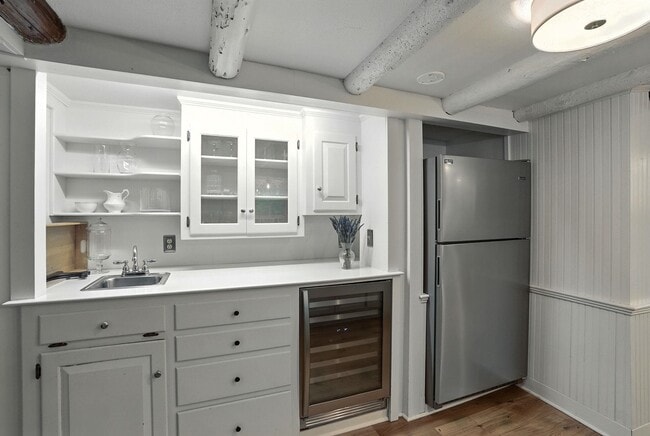 Building Photo - 199 Upland Farm Rd