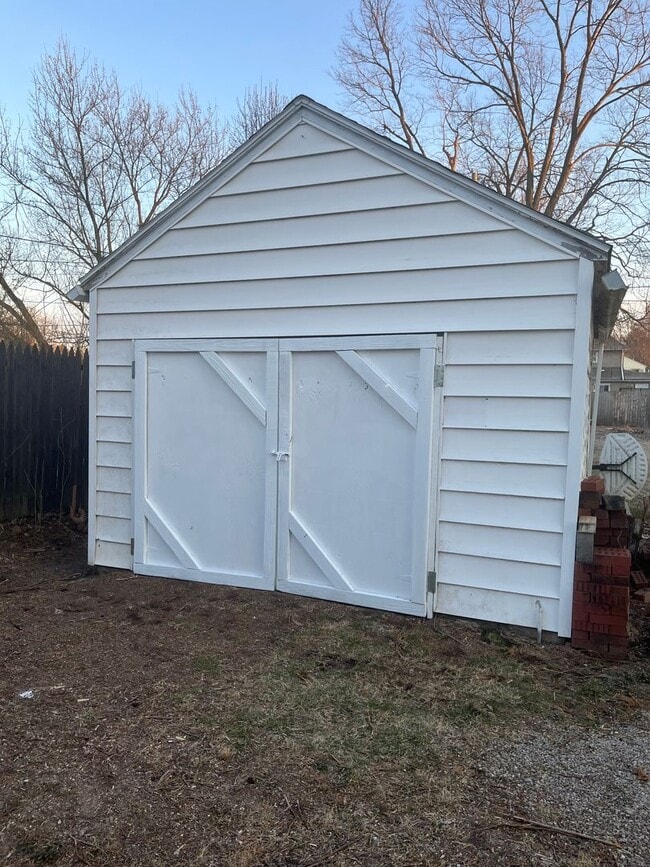 Building Photo - 976 Woodlawn Ave
