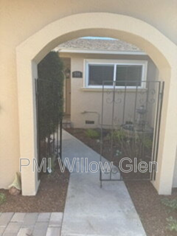 Building Photo - 536 Curie Dr