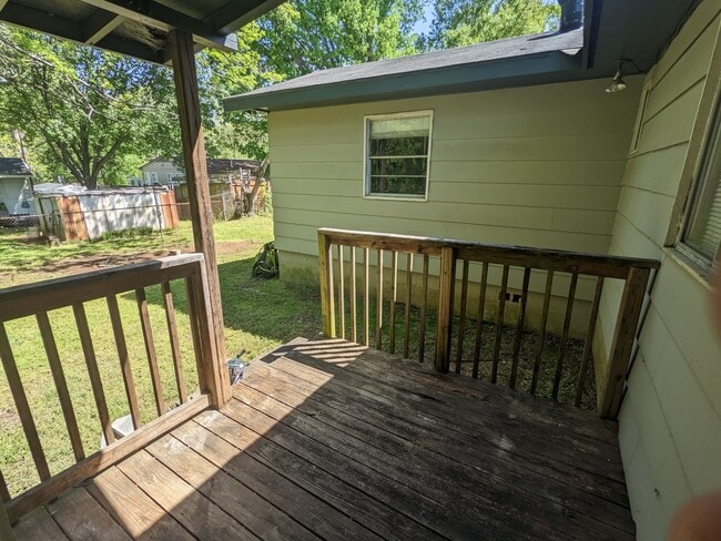 Building Photo - Wonderful home with nice yard and lots of ...