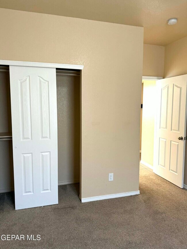 Building Photo - 10405 Canyon Sage Dr