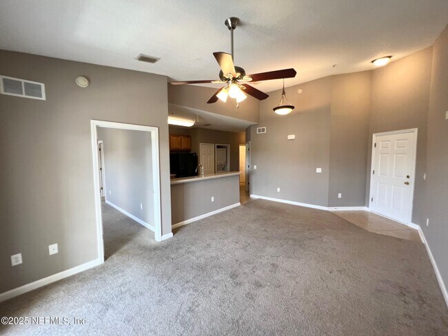 Building Photo - 8210 Green Parrot Rd