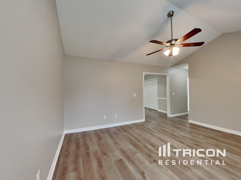 Building Photo - 837 Lusterleaf Pl