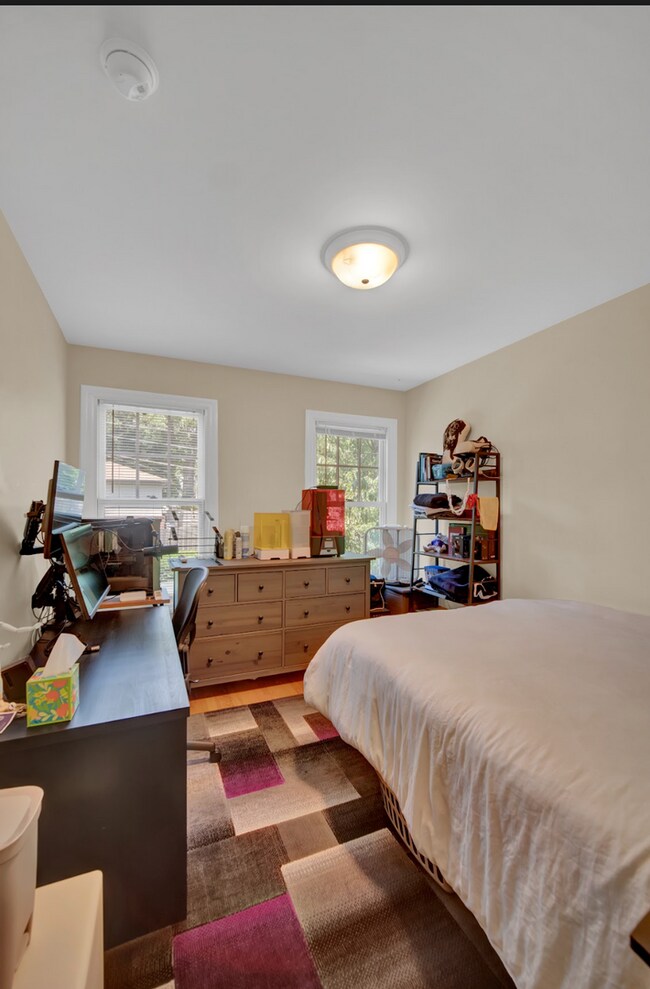 Building Photo - 823 Hamlin St