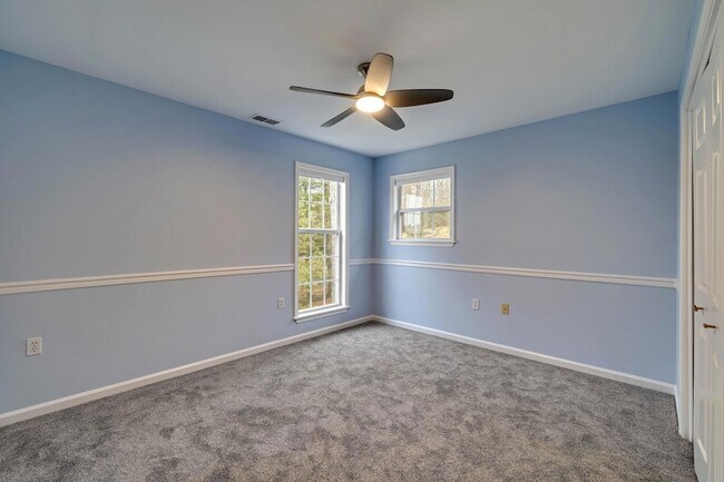 Building Photo - 212 Hawthorne Village Ct