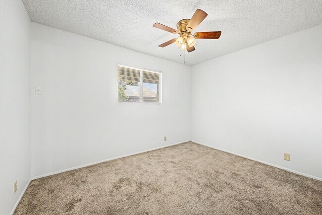 Building Photo - 2931 E Beck Ln