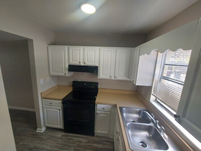 Building Photo - 915 SW 61st St