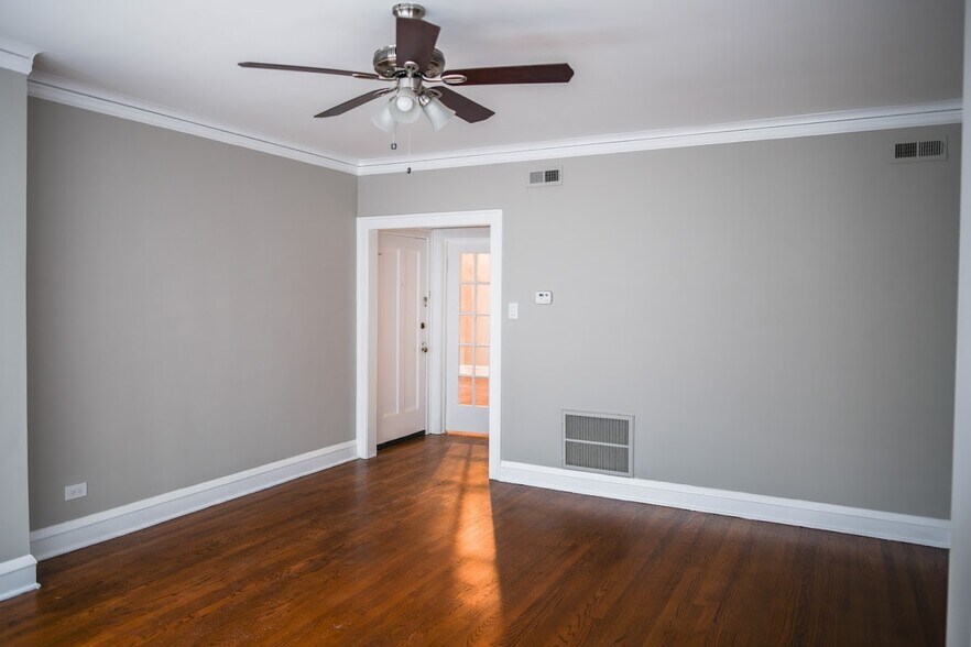 Building Photo - 5349 W Byron St