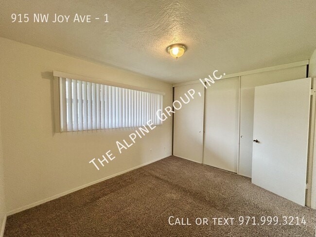 Building Photo - Single Level, 2 Bedroom by Cornell/NW Murr...