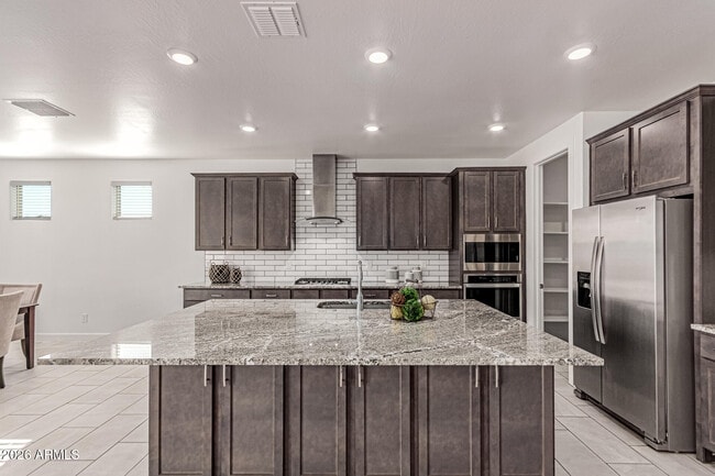 Building Photo - 18455 W Sandlewood Dr