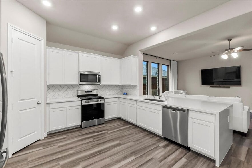 Building Photo - 31418 Whitcombe Summit Wy