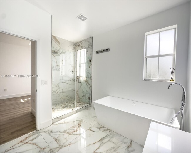 Building Photo - 10728 NW 76th Ln