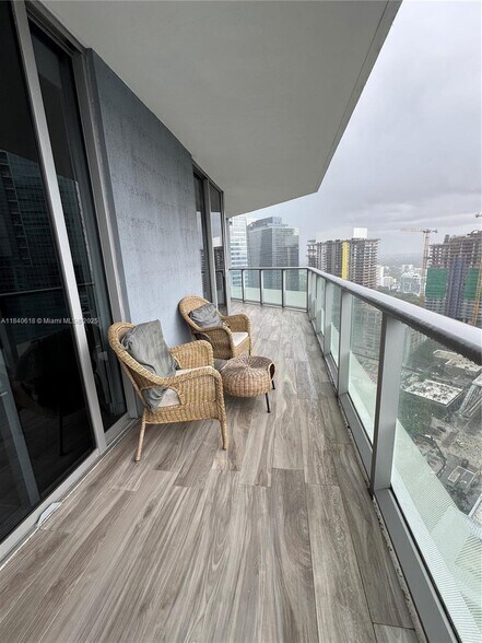 Building Photo - 1300 Brickell Bay Dr