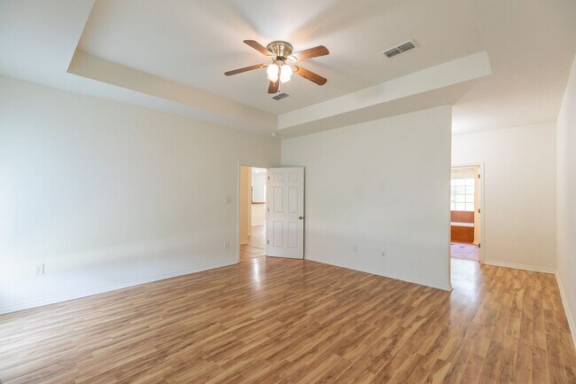 Building Photo - 3310 Silver Oaks Dr