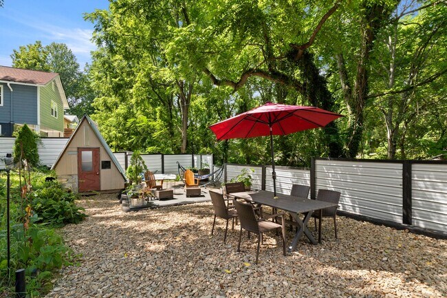 Building Photo - West Asheville Oasis