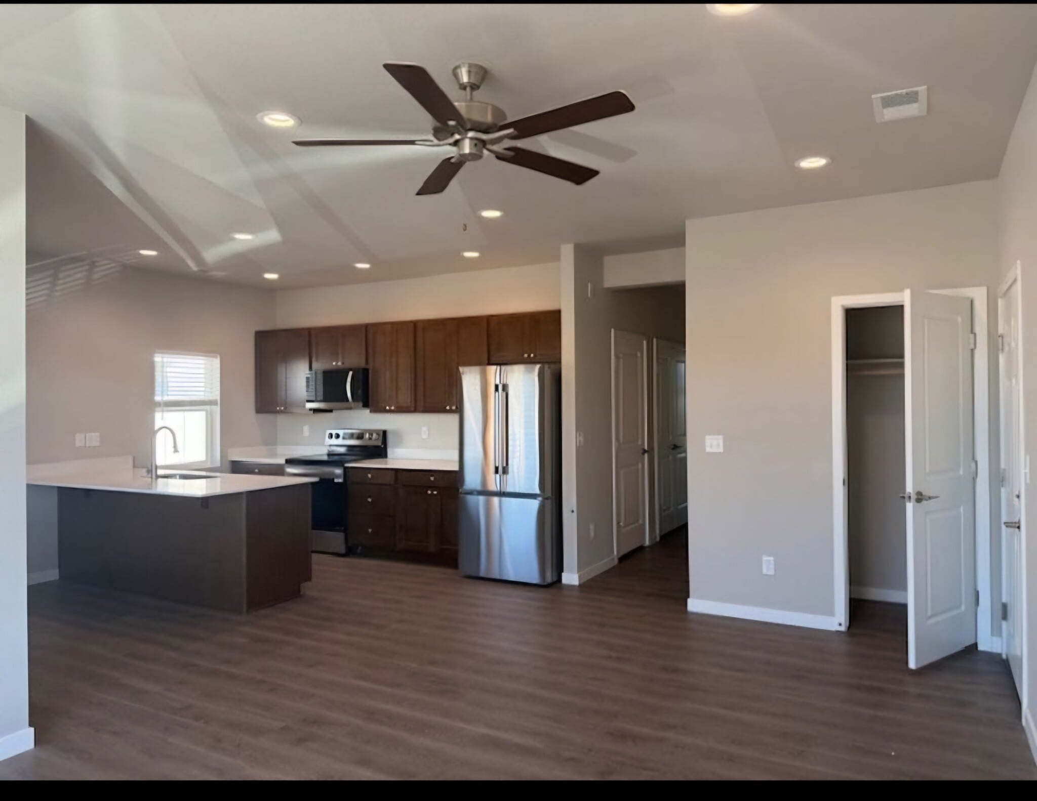 Building Photo - 1920 Howling Moon Way