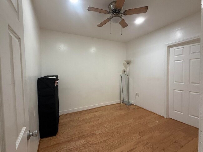 Building Photo - 135A Grace St