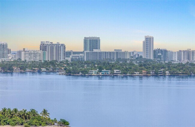 Building Photo - 700 NE 24th St