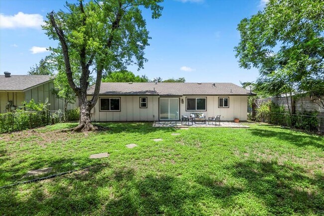 Building Photo - 2312 Aldford Dr