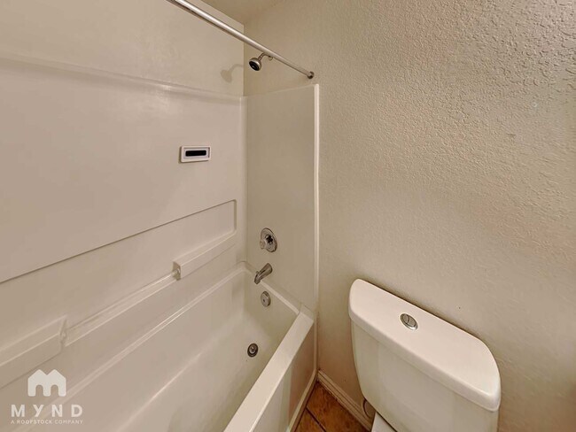 Building Photo - 9203 Silver Vista