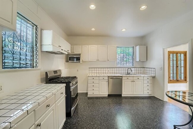 Building Photo - 5 br, 3 bath House - 5924 Graciosa Dr