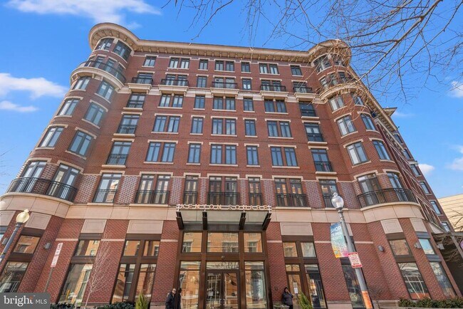 Building Photo - 1390 Kenyon St NW