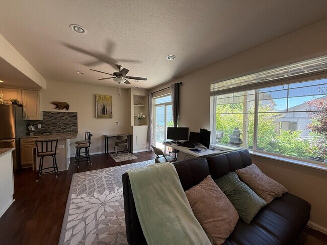 Building Photo - "Spacious 6-Bedroom Haven with 5 Full Baths in Aurora - 3,729 Sq. Ft. of Comfort & Style!"