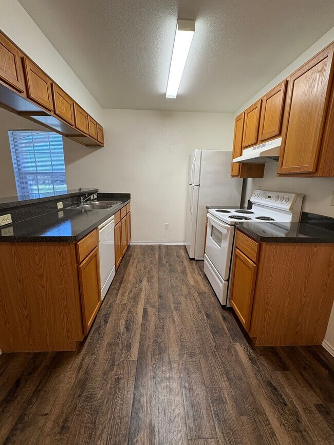 Building Photo - 641 Woodard Ave