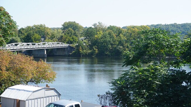 Building Photo - 758 Hudson Ave