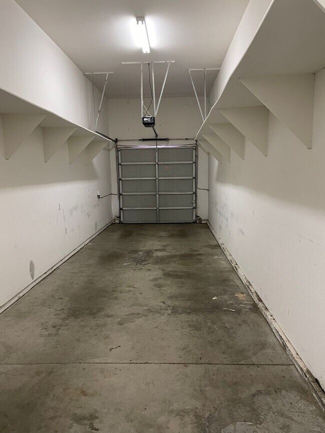 Building Photo - I STREET/22ND CORNER