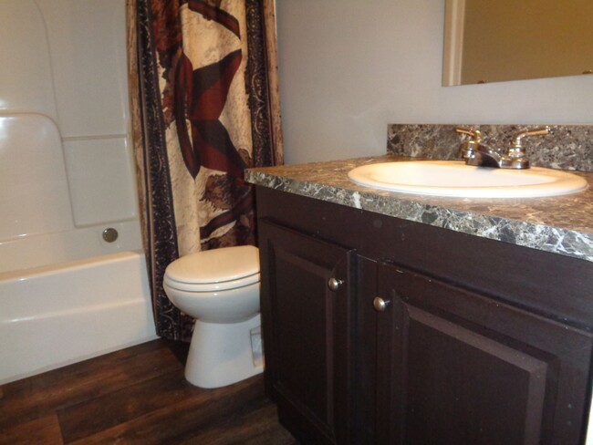 Building Photo - One Level House FOR RENT with a Country Se...
