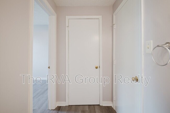 Building Photo - 3807 Woodlawn St