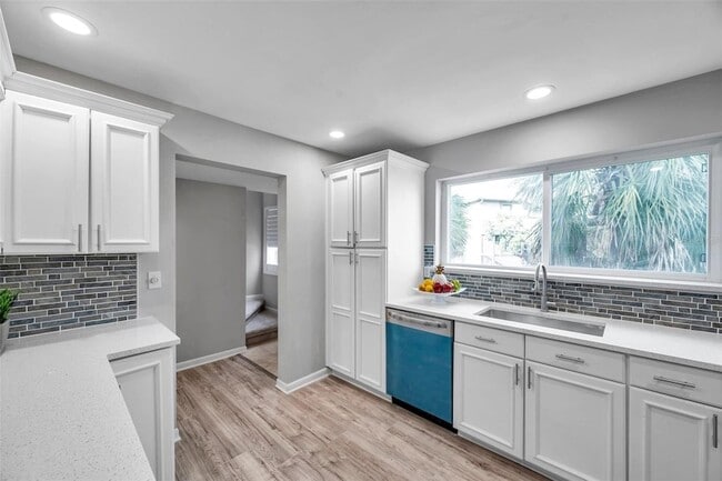 Building Photo - 6311 Newtown Cir