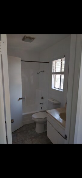 Building Photo - 1501 E Fairfield Ct