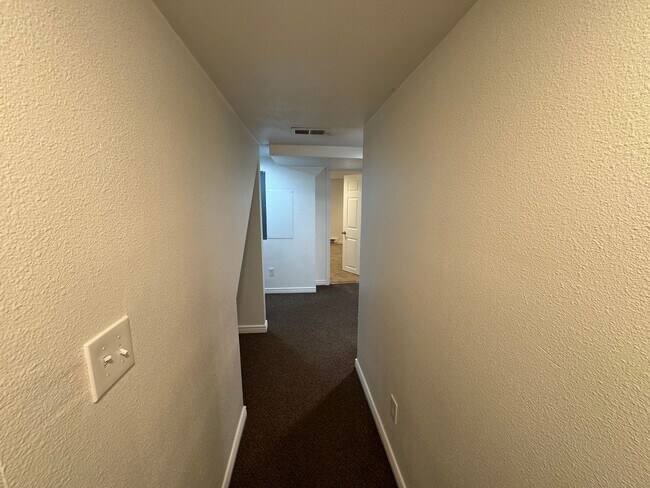 Building Photo - LEASING! Available June 30th