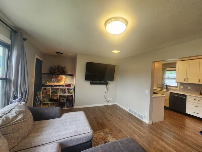 Building Photo - 808 S Jessica Ave