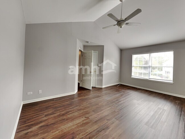 Building Photo - 1372 Deer Creek Ln