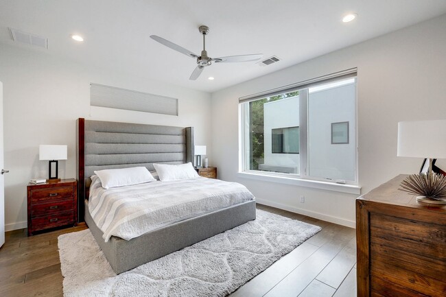 Building Photo - South Austin 3x3.5 Townhome @Bluebonnet Lane